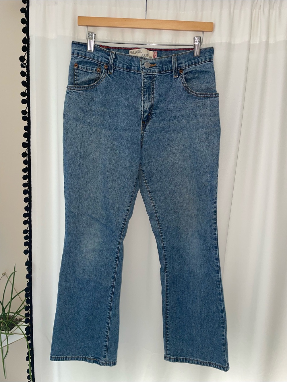 Vintage Levi’s 550 relaxed boot cut jeans 29 waist women’s 10 S denim Jean